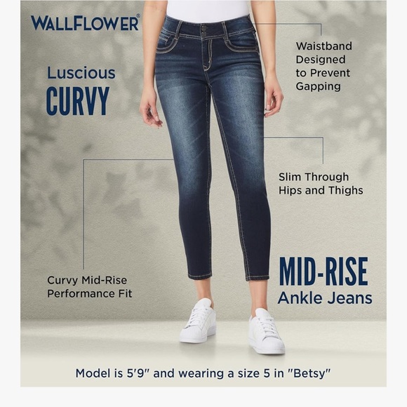 Wallflower Women's Ankle Jeans in Dark Blue NWT - Picture 2 of 7